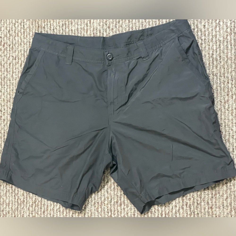 Men’s Columbia Grey Shorts 38W 8L